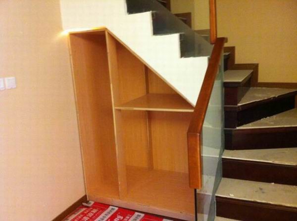 楼梯间的储藏