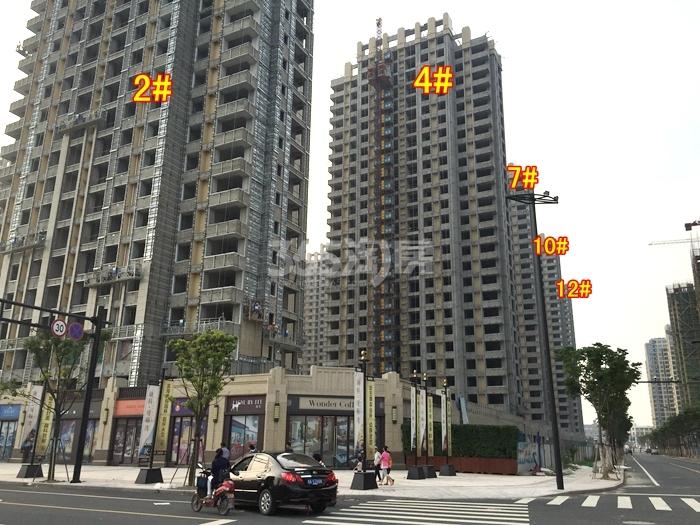 融科瑷颐湾2、4、7、10、12号楼施工实景图 2015年7月摄