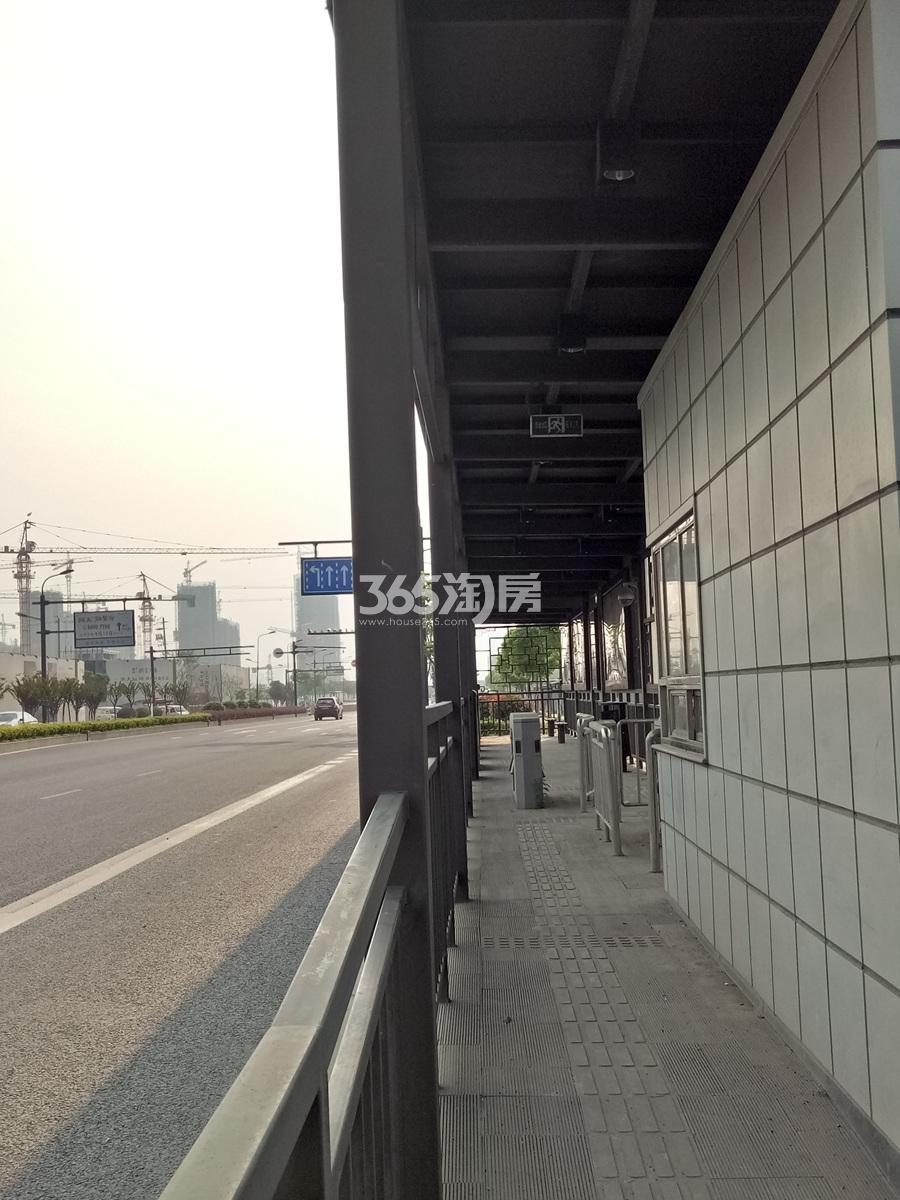 2017年6月初祥生群贤府周边公交站