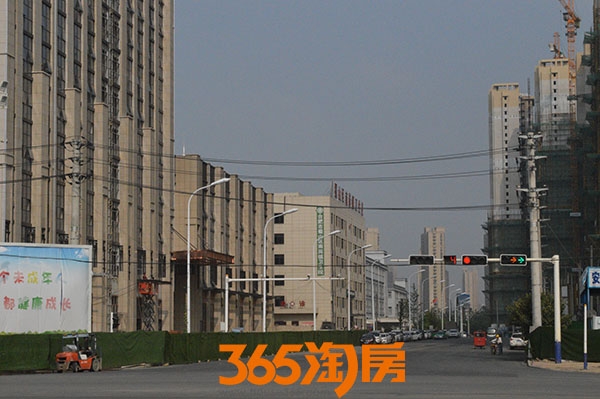 中国铁建国际公馆周边道路实景（2017.10.5)