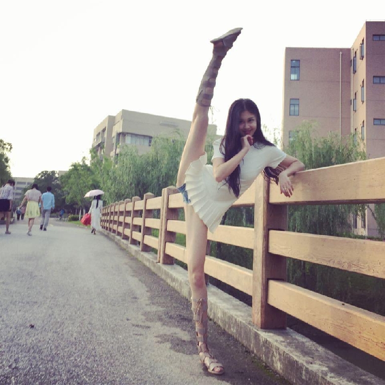 最强一字马!cba宝贝演各种高难度 惊呆(图)